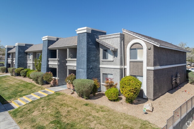 Building Photo - Allanza at The Lakes