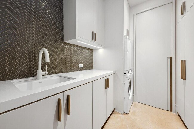 Building Photo - 150 Bradley Pl