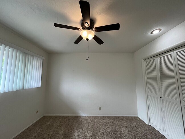 Building Photo - 1805 Oak St