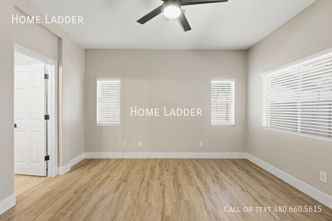 Building Photo - 2576 W Preserve Way