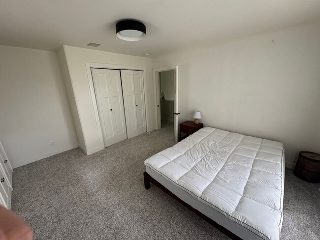 Building Photo - 4 Bedroom Updated Acreage