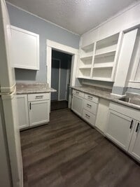 Building Photo - 3 bedroom 2 bathroom house
