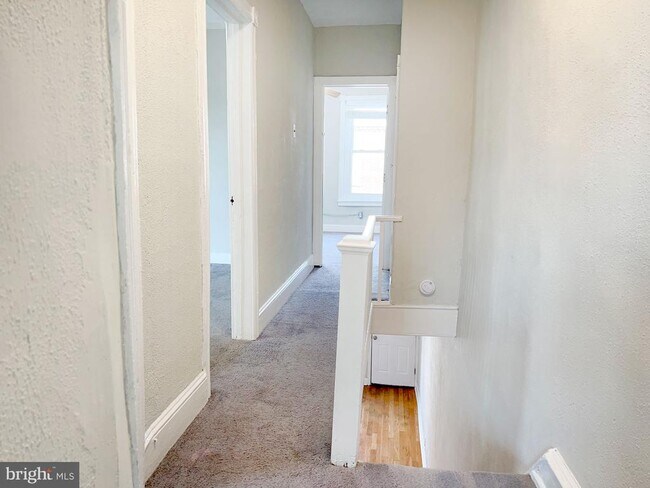Building Photo - 1528 S Hollywood St