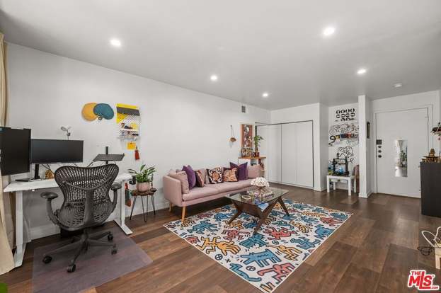 Building Photo - 1750 Camino Palmero St