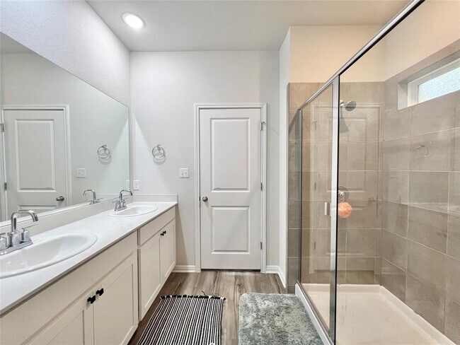 Building Photo - 1600 Longhorn Ranch Dr