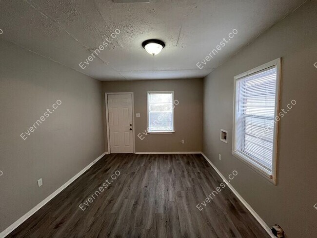 Building Photo - 227 Roosevelt St