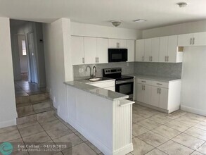 Building Photo - 1451 SW 46th Ave