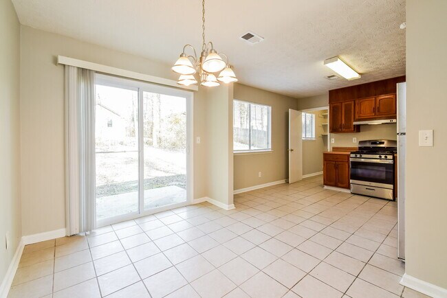 Building Photo - 2464 Hewatt Rd