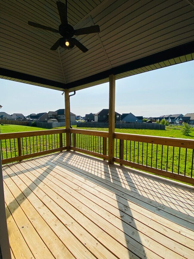 Building Photo - Luxury Home