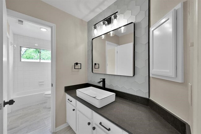 Building Photo - 14410 Cypress Falls Dr