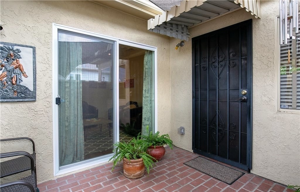 Covered Patio - 909 N Santa Anita Ave