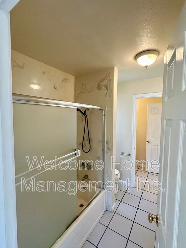 Building Photo - 2225 Hillsborough Ct