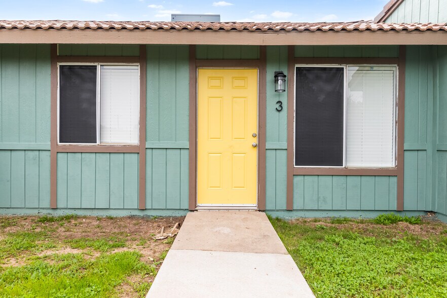 Building Photo - 3112 Denver Ave