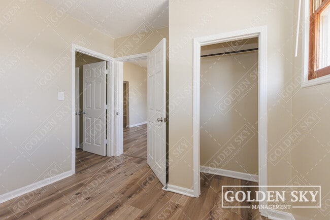 Building Photo - 2915 S Vine St