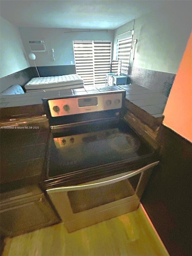 Building Photo - 1441 Lincoln Rd