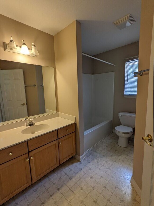 Building Photo - Woodfin Rental!