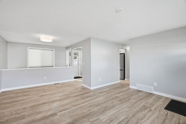 Building Photo - 14516 E Mallon Ave