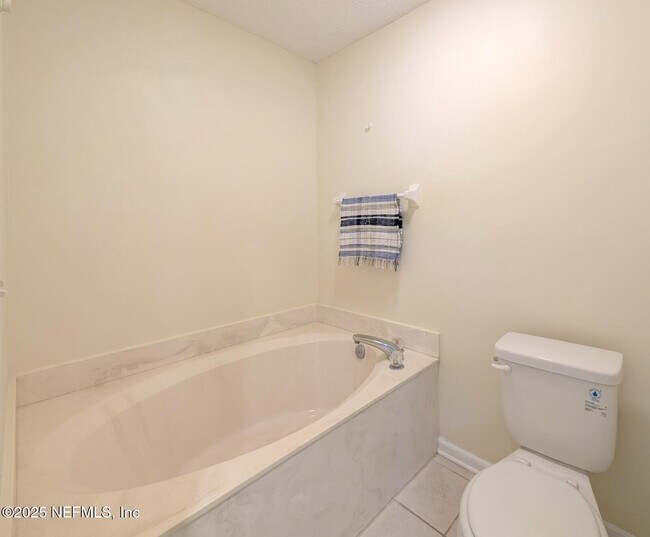 Building Photo - 12162 Millford Ln N