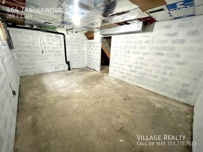 Building Photo - 464 Tanglewood Ln