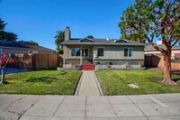 Building Photo - 3 Bed / 2 Bath San Mateo home in North Sho...