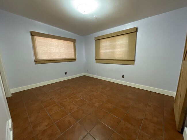 Building Photo - Eastside home with privacy on cul-de-sac