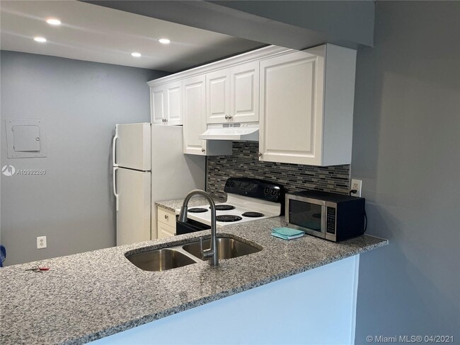 Building Photo - 16465 NE 22nd Ave