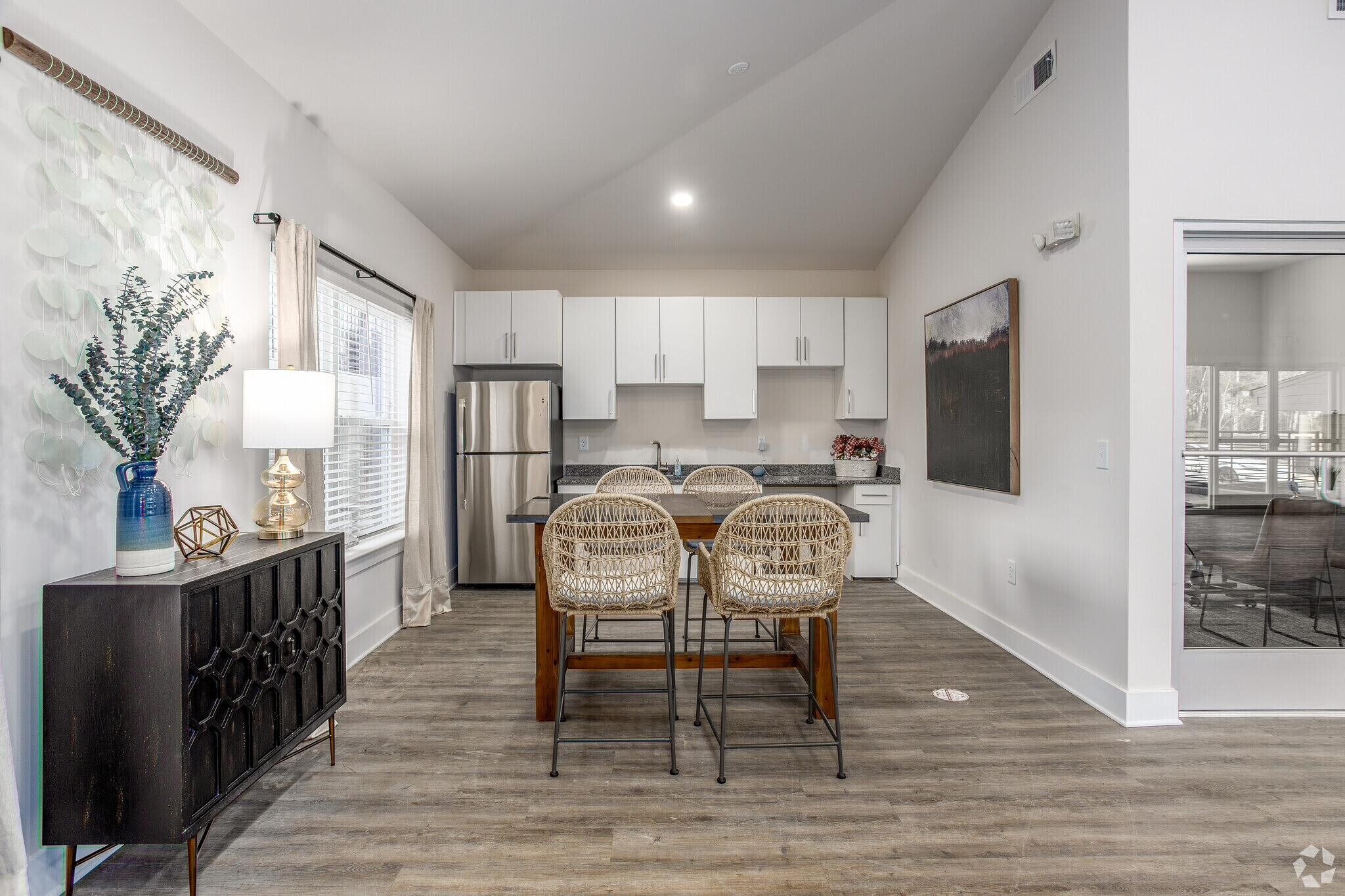 Building Photo - 170 Emery Ave NW