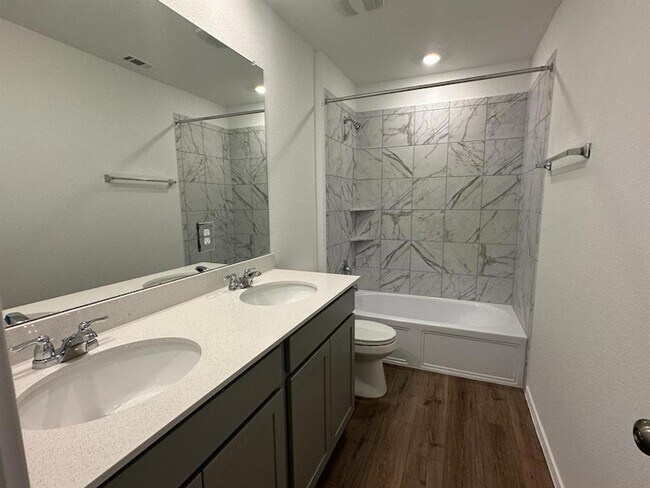 Building Photo - 346 Carmello