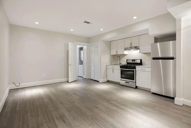 Building Photo - 1712 West Virginia Ave NE