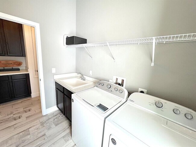 Building Photo - 24 E Diamond Dr