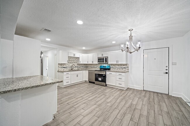 Building Photo - 4611 Idaho St