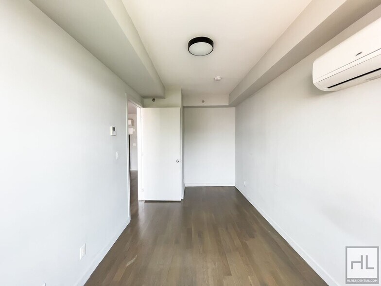 Building Photo - Bushwick Avenue / Spacious 2-Bed 1-Bath