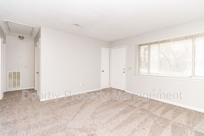 Building Photo - 6436 Basswood Dr