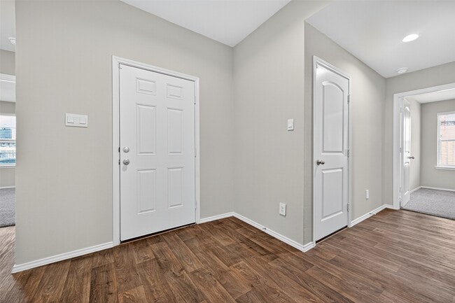 Building Photo - 40320 Hilltop Pr Dr