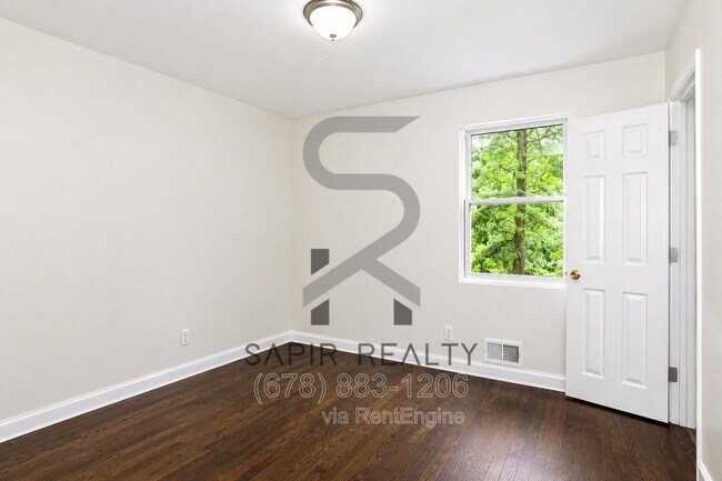 Building Photo - 2840 Alexandria Dr SW