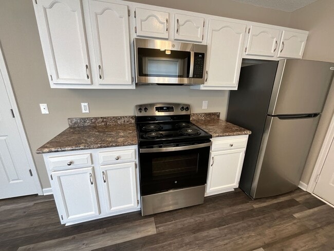 Building Photo - Ready to View! Updated 3/2 Home High Point...