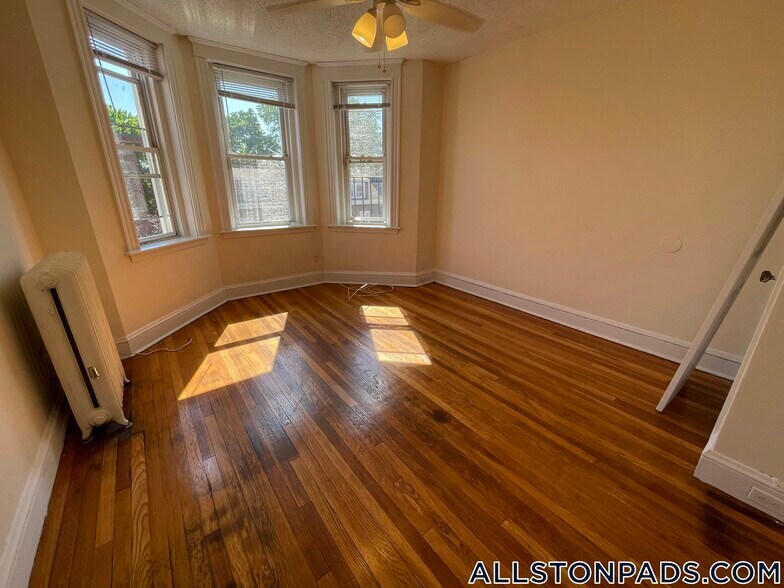 Building Photo - 5 Barrows St