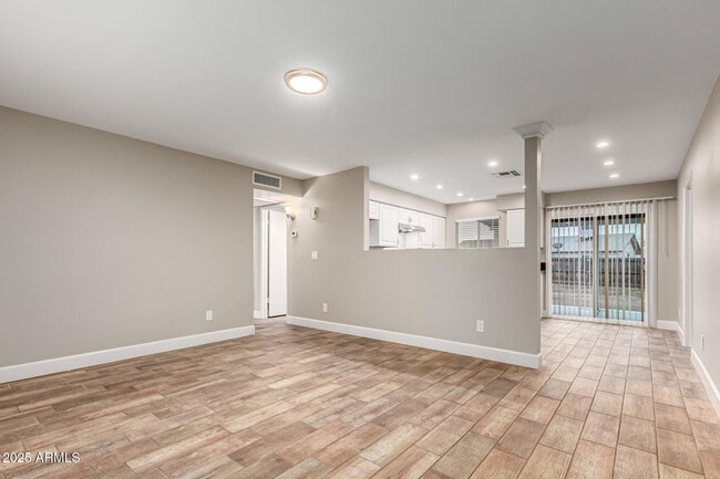 Building Photo - 2731 E Charleston Ave