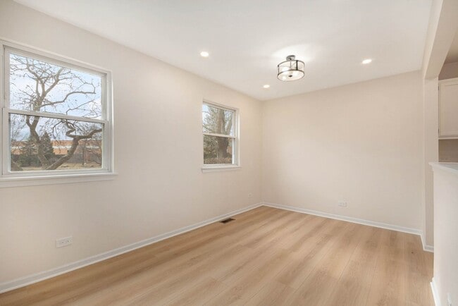 Building Photo - 120 Stirling Ln