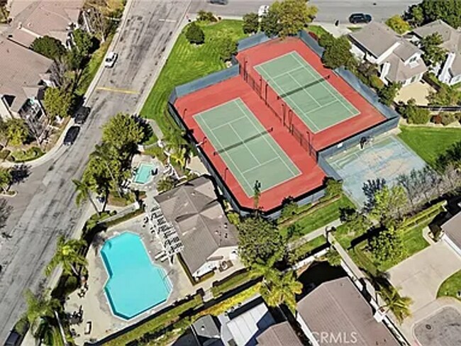 Building Photo - Newly Renovated 2BD Condo in Gated Community Now Available!