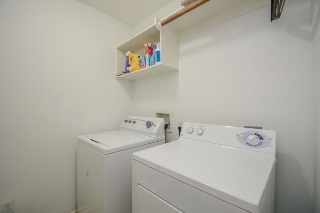 Building Photo - 2 Stone Arrow Pl