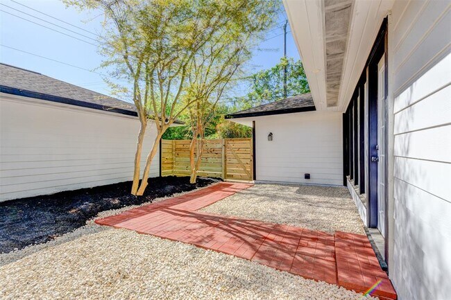 Building Photo - 3403 Linkwood Dr