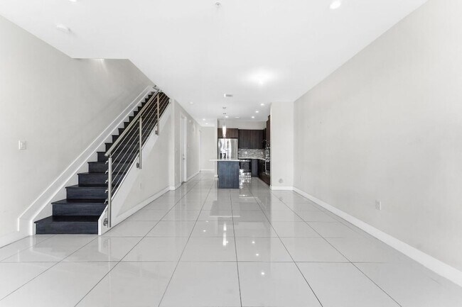 Building Photo - 10220 NW 63rd Terrace