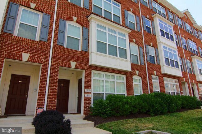 Primary Photo - Stunning 3-bedroom, 2.5-bath townhome with...