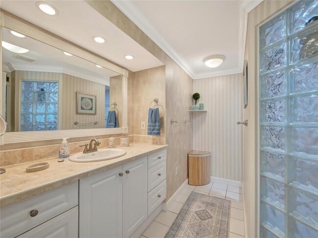 Building Photo - 10432 Sandpiper Rd W