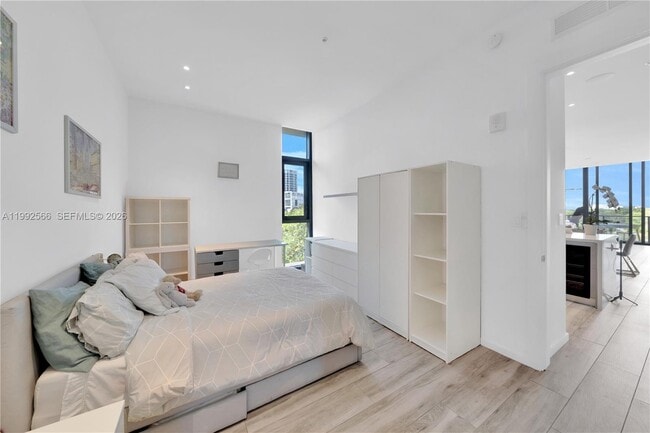 Building Photo - 3156 SW 27th Ave