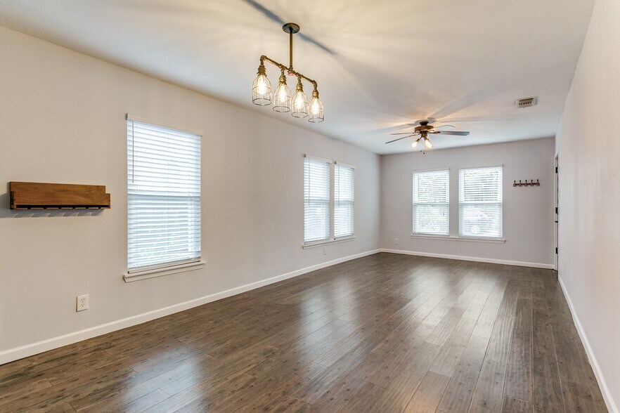 Building Photo - 326 Simon