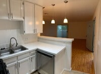 Building Photo - 3042 Livonia Ave