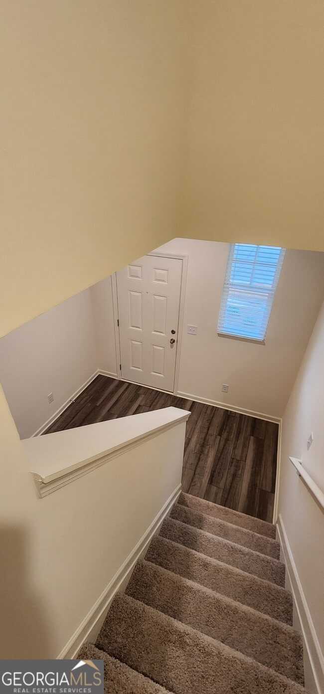 Building Photo - 303 Hynes Dr