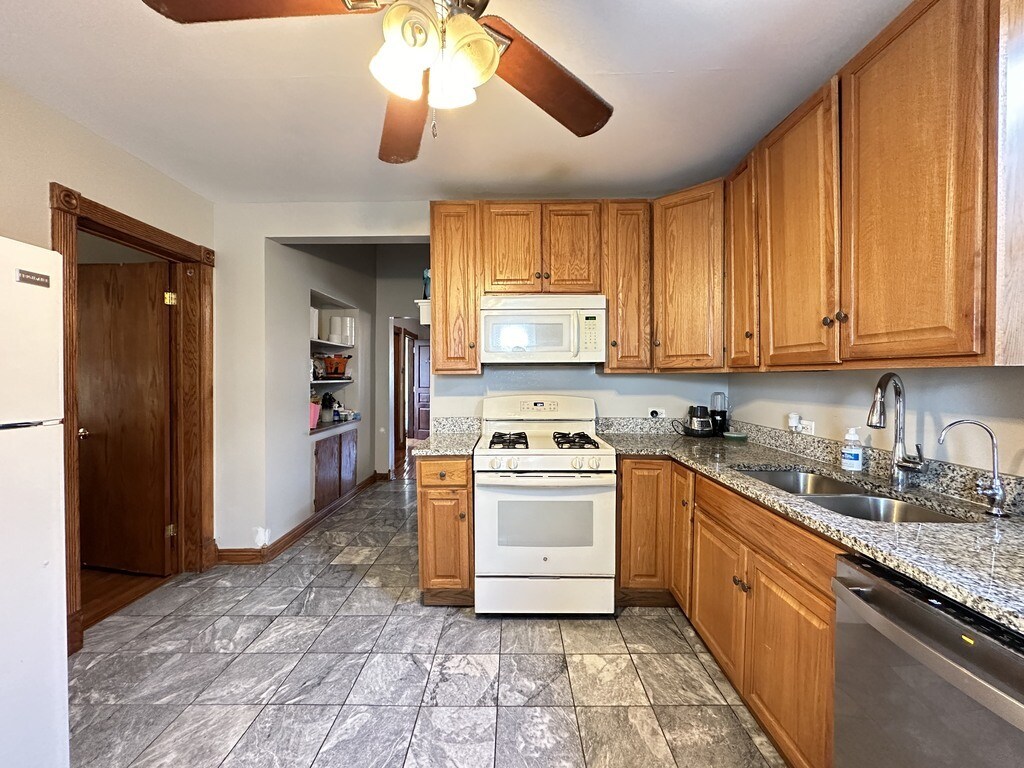 Building Photo - 3532 N Elston Ave